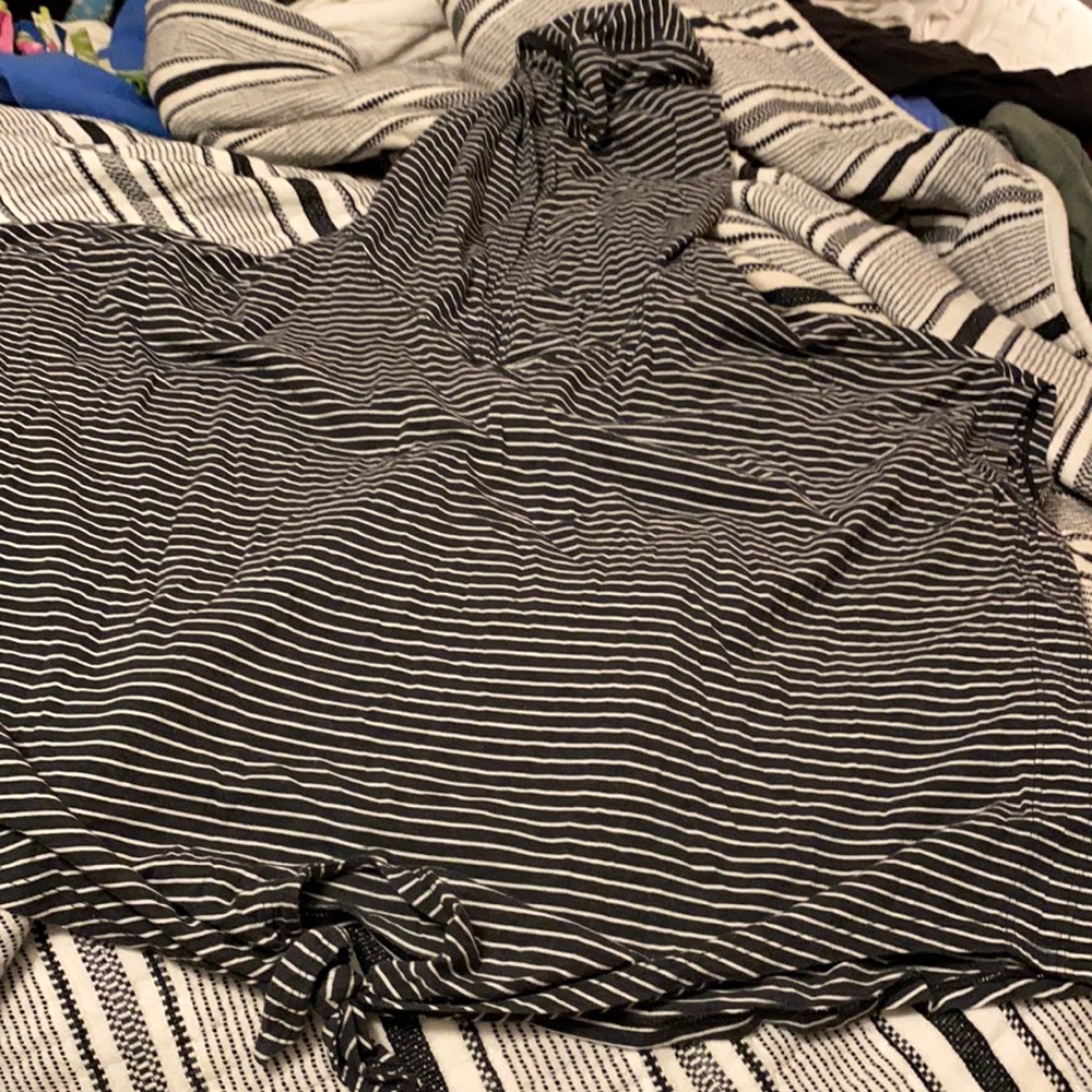 Lululemon cropped hooded tshirt